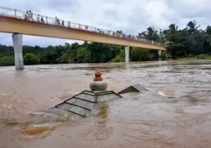 Weather : भारी बारिश से पटना में रेलवे ट्रैक डूबा, राजस्थान में रेड अलर्ट