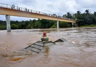 Weather : भारी बारिश से पटना में रेलवे ट्रैक डूबा,  राजस्थान में रेड अलर्ट