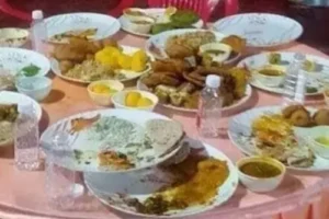 National : सालाना 6.8 करोड़ टन खाना फेंका जाता है भारत में : रिपोर्ट
