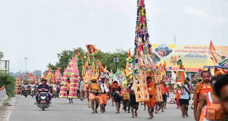 National: कांवड़ यात्रा समाप्त, 15 दिनों में 4.5 करोड़ श्रद्धालु पहुंचे हरिद्वार