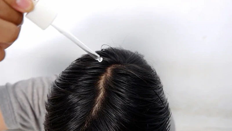Hair Care: कलर्ड बालों के लिए घर पर ही बनाएं ये सीरम