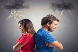 Astrology : ग्रह दोषों की वजह से पति-पत्नी के रिश्ते का हो जाता है अंत