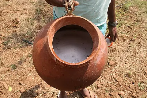 Hyderabad News : ताड़ी में मिलावट से हुई मौतों से लोगों में आक्रोश