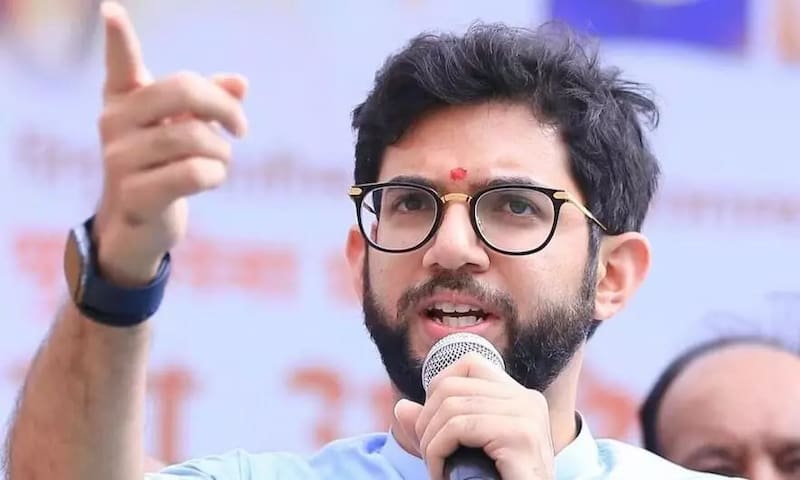 National: आदित्य ठाकरे ने केंद्र पर साधा निशाना