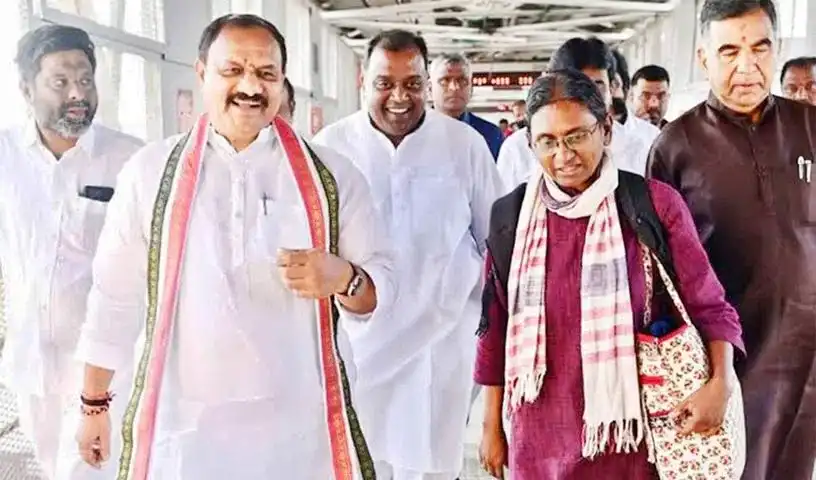 Politics : मीनाक्षी नटराजन की पदयात्रा से कांग्रेस में उठने लगे हैं सवाल