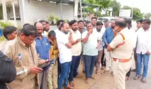 Sangareddy : ग्रामीणों द्वारा कचरा ट्रकों को रोकने से डंप यार्ड बढ़ा विवाद