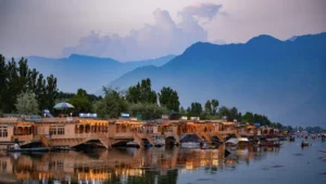 Jammu Kashmir Tourism: यूं ही नहीं कहा जाता श्रीनगर को धरती का स्वर्ग …