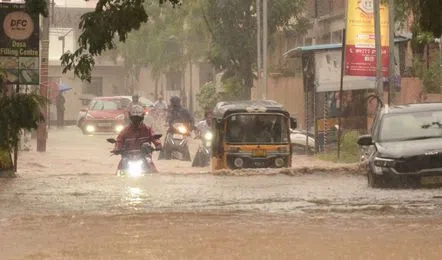 भारी बारिश
