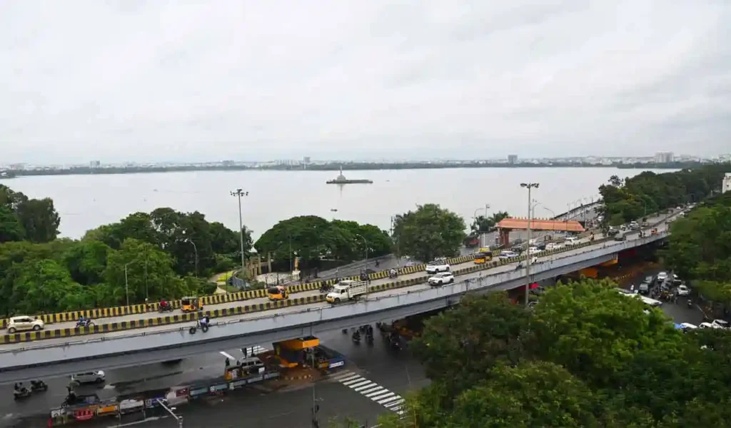 Hyderabad : हुसैन सागर उफान पर, 1,181 क्यूसेक पहुंचा पानी