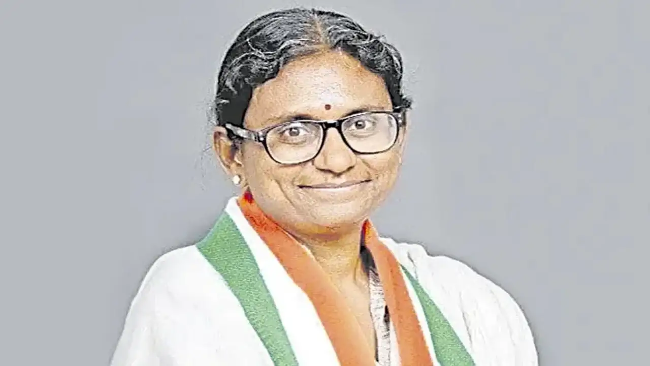 मीनाक्षी नटराजन की पदयात्रा के उद्देश्य को लेकर छीड़ी बहस