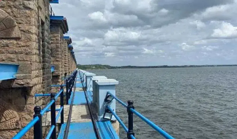 Hyderabad : जुड़वां जलाशयों, हुसैन सागर में भारी बारिश के बाद जलस्तर में गिरावट