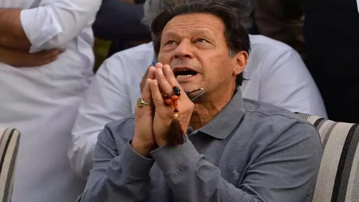 पिता से नहीं मिल पा बेटे, भड़की इमरान की पत्नी