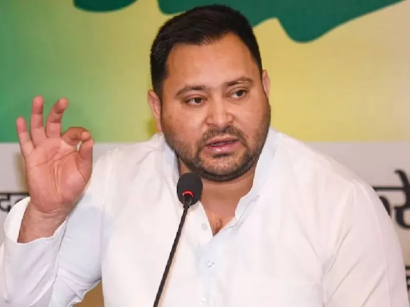 Bihar: संविधान की धज्जियां उड़ाने पर तुला है चुनाव आयोग : तेजस्वी यादव