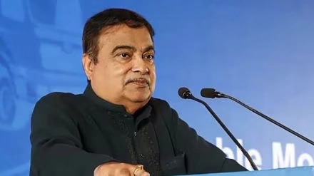 National : ढिलाई बरतने वाले अधिकारियों और ठेकेदारों के पीछे लग गए हैं नितिन गडकरी
