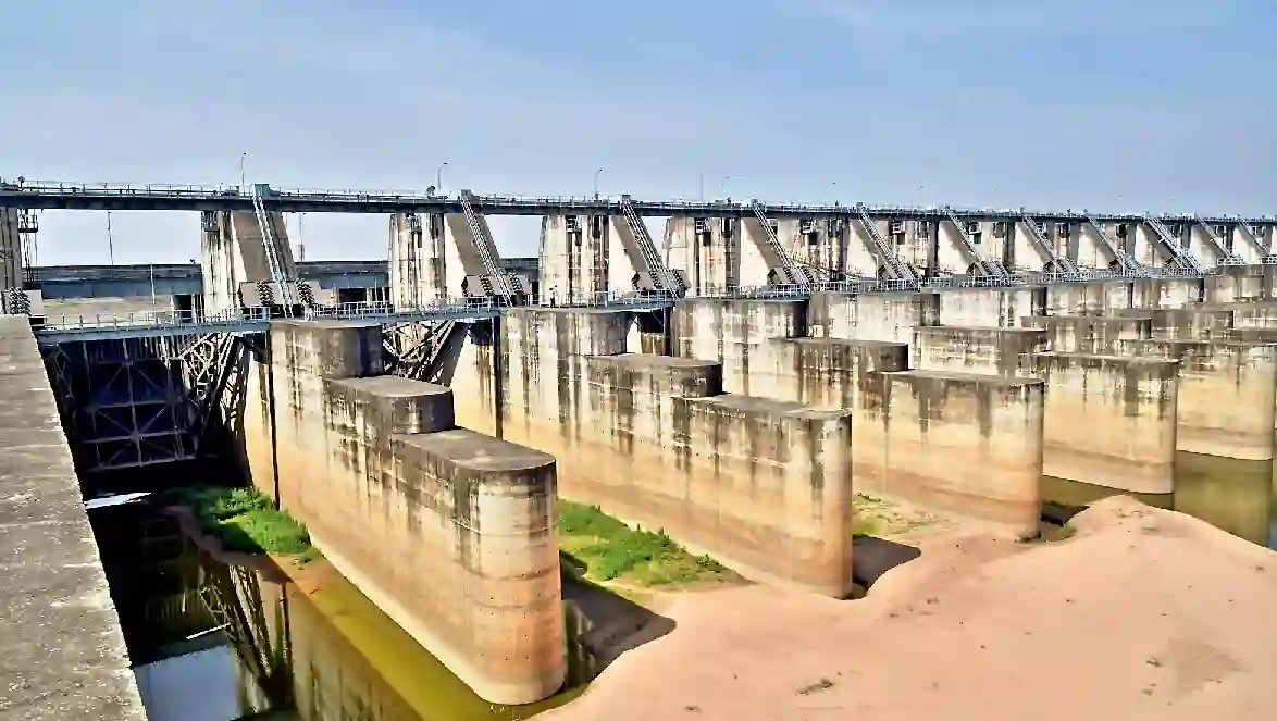 कालेश्वरम मोटर चालू करें या किसानों के गुस्से का सामना करें