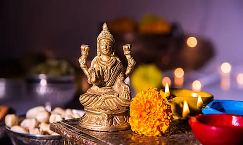 Mahalaxmi Worship: महालक्ष्मी पूजा के जानिए मंत्र और व्रत के नियम