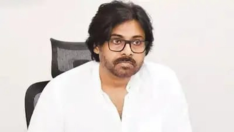 Bollywood: राजनीति के लिए फिल्में छोड़ने पर पवन कल्याण ने तोड़ी चुप्पी