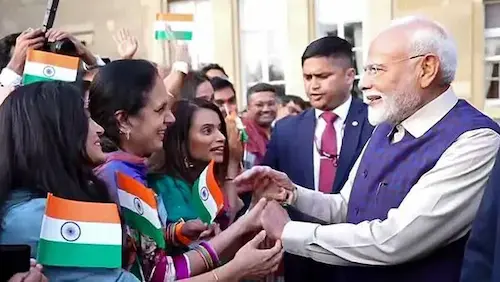 UK  : ब्रिटेन में पीएम मोदी के पहुंचने पर हुआ भव्य स्वागत, लगे मोदी के नारे
