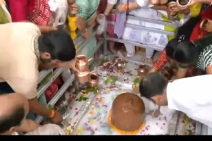 Sawan के पहले सोमवार पर शिवालयों में उमड़ा आस्था का सैलाब