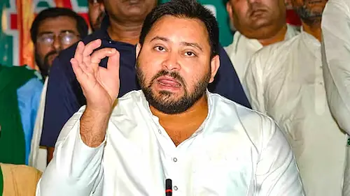 Bihar : वोटर लिस्ट से नाम कटा तो मुफ्त राशन और पेंशन नहीं मिलेगी : तेजस्वी