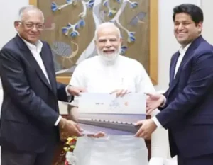 PM मोदी से मिले टीवीएस चेयरमैन, रण उत्सव 2025 कॉफी टेबल बुक भेंट की