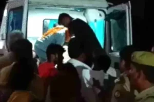 UP : बाराबंकी के औसानेश्वर मंदिर में भगदड़, 2 की मौत, 29 श्रद्धालु घायल