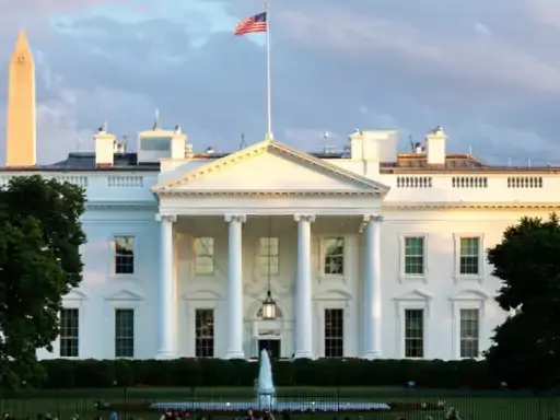USA : व्हाइट हाउस में सुरक्षा चूक, लॉकडाउन लगाया गया
