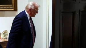 Donald Trump की गैरमौजूदगी से ह्वाइट हाउस में हड़कंप