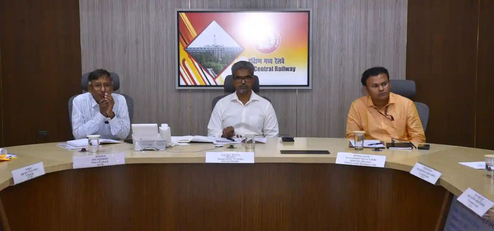 ट्रेन संचालन की सुरक्षा पर महाप्रबंधक ने दिए कई निर्देश