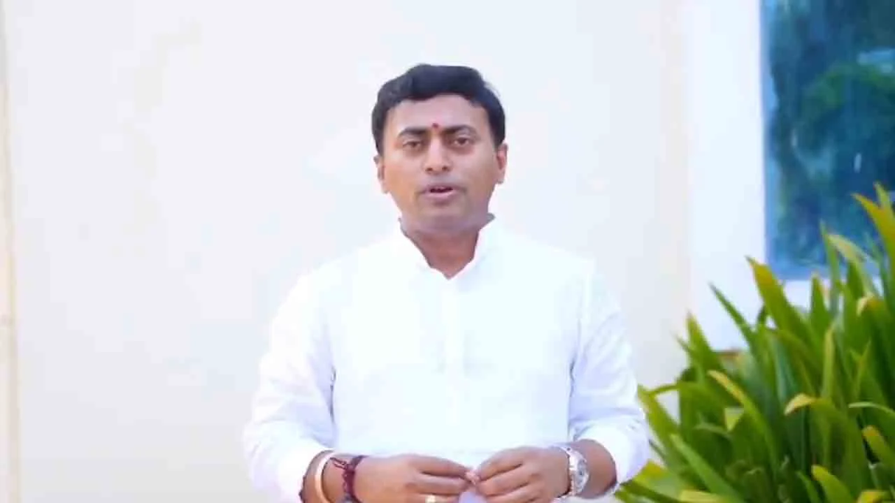 कांग्रेस नौकरी चाहने वालों के साथ असामाजिक तत्वों जैसा कर रही व्यवहार