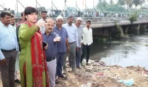 Hyderabad : बाढ़ की स्थिति का आकलन करने के लिए कलेक्टर ने किया चदरघाट का दौरा
