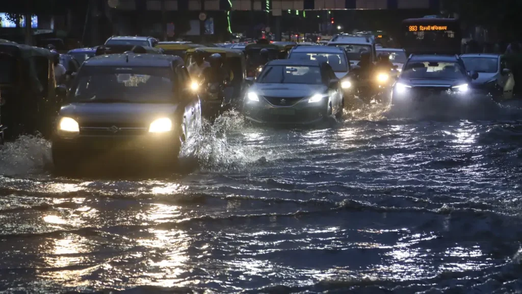 Mansoon: दिल्ली एनसीआर में रक्षाबंधन का त्यौहार पड़ा फीका