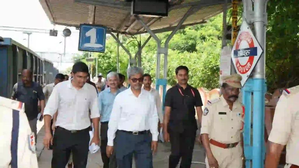 SCR: महाप्रबंधक ने तुनी-राजमुंदरी-रायनपाडु खंड का निरीक्षण किया
