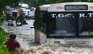 Traffic Jam : बारिश से यातायात व्यवस्था चरमराई