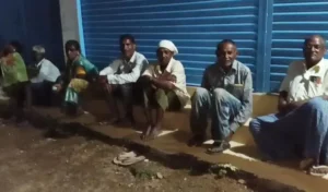यूरिया के लिए किसान रात तक इंतजार करने को मजबूर