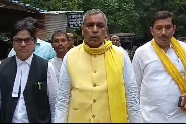 Bihar Election: ओपी राजभर पहुंचे मऊ कोर्ट बिहार चुनाव को लेकर दिया बयान….!