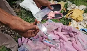 कूड़े में फेंके गए सैकड़ों कांति वेलुगु चश्मे से आक्रोश