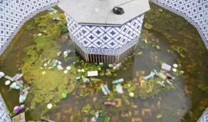 दो साल बाद प्लास्टिक के कूड़ेदान में हो गया तब्दील