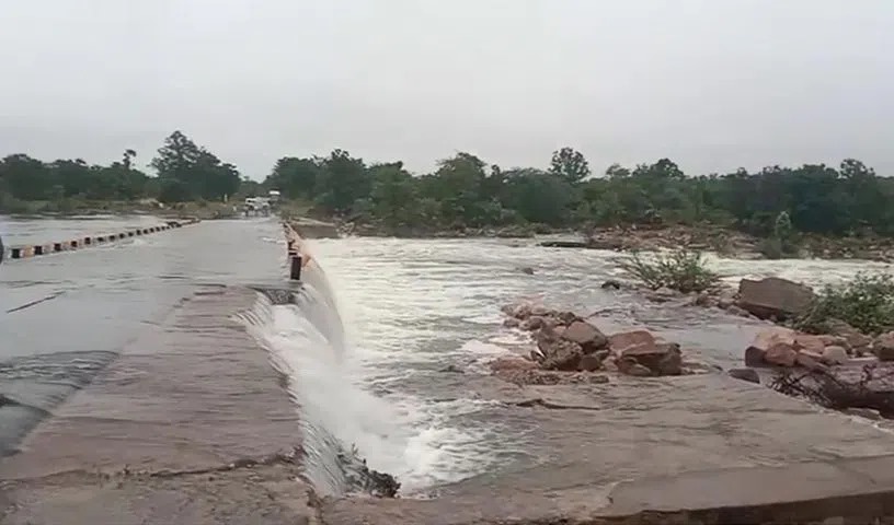 Hyderabad: विकाराबाद में भारी बारिश के बीच भूकंप से लोग सहमे
