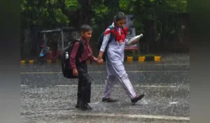 Holiday : अभिभावकों ने की स्कूलों में आधे दिन की छुट्टी की आलोचना