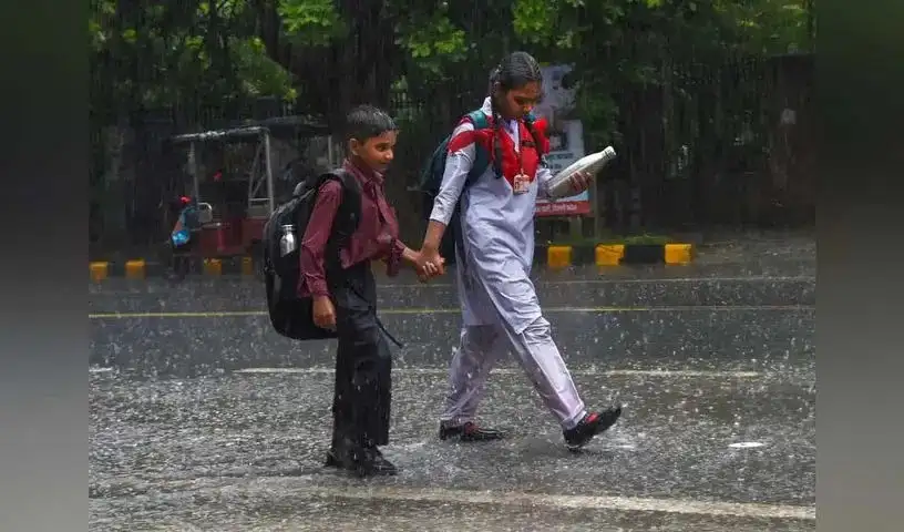 Holiday : अभिभावकों ने की स्कूलों में आधे दिन की छुट्टी की आलोचना