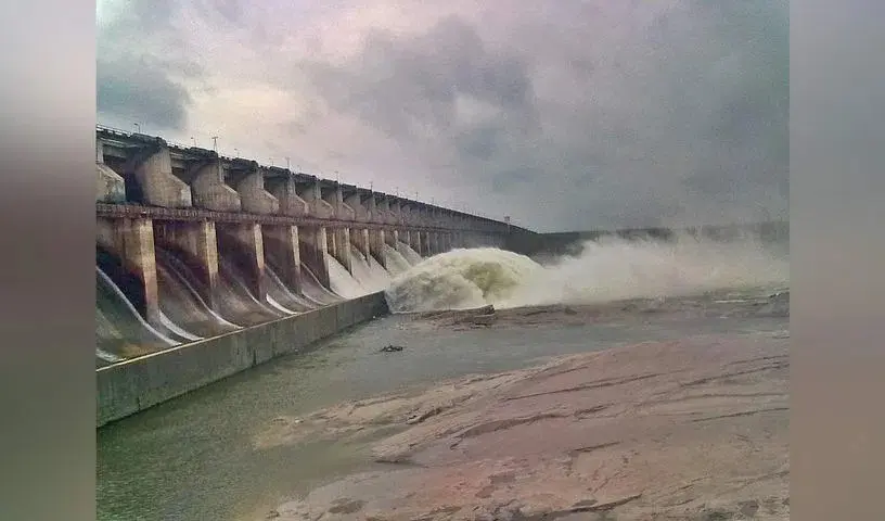 flood warning : श्रीराम सागर परियोजना में भारी जल प्रवाह, गोदावरी नदी में बाढ़
