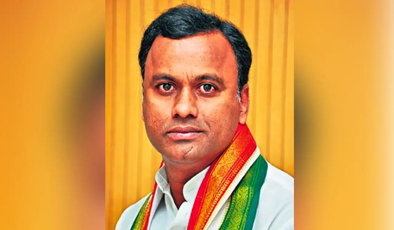 आंध्र प्रदेश के ठेकेदारों पर कार्रवाई नहीं कर रहे सीएम : कोमाटीरेड्डी राजगोपाल रेड्डी