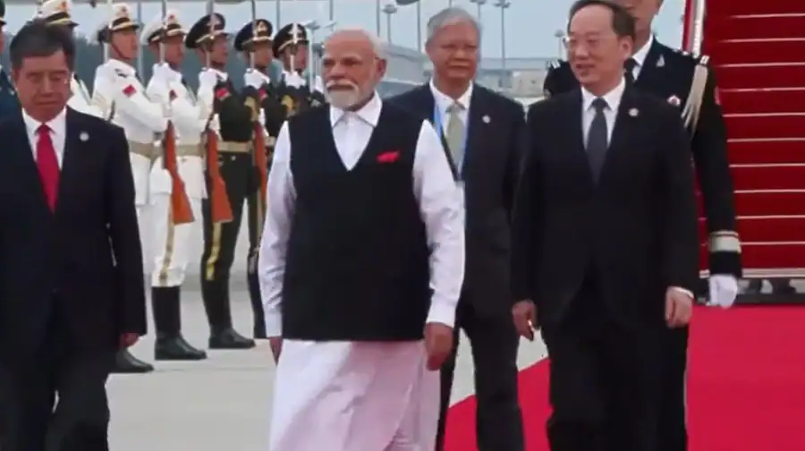 PM Modi’s China Visit: तिआनजिन में रेड कारपेट स्वागत, जिनपिंग और पुतिन से होगी मुलाकात