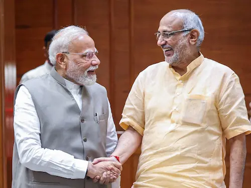 NDA : उम्मीदवार सीपी राधाकृष्णन ने पीएम मोदी से की मुलाकात