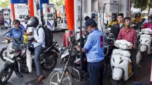 Petrol: रायपुर में बिना हेलमेट पेट्रोल नहीं