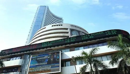 Stock Market : सेंसेक्स 500 अंक गिरा, निफ्टी में भी भारी फिसलन