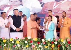 Yogi : स्वदेशी अपनाना आज की सबसे बड़ी आवश्यकता है: सीएम योगी