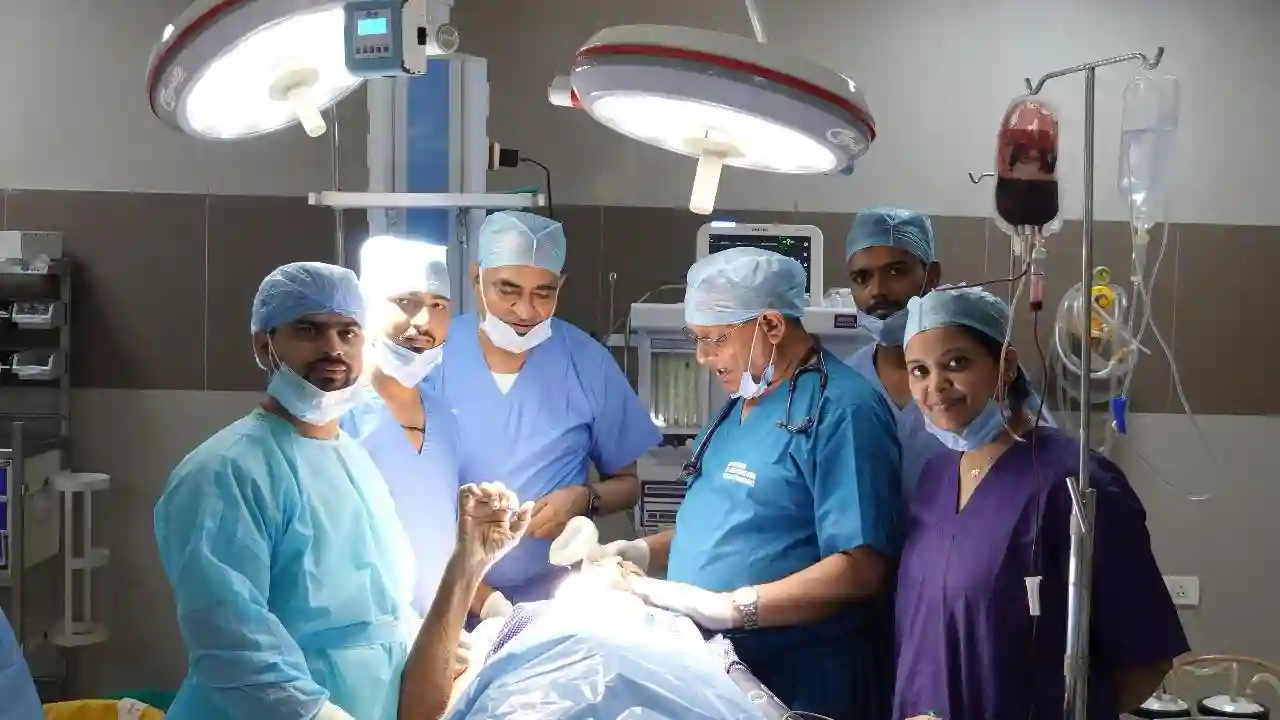 जटिल-दुर्लभ कैंसर का इलाज गोरखपुर में भी संभव, एमजीयूजी के डॉक्टरों ने किया कमाल