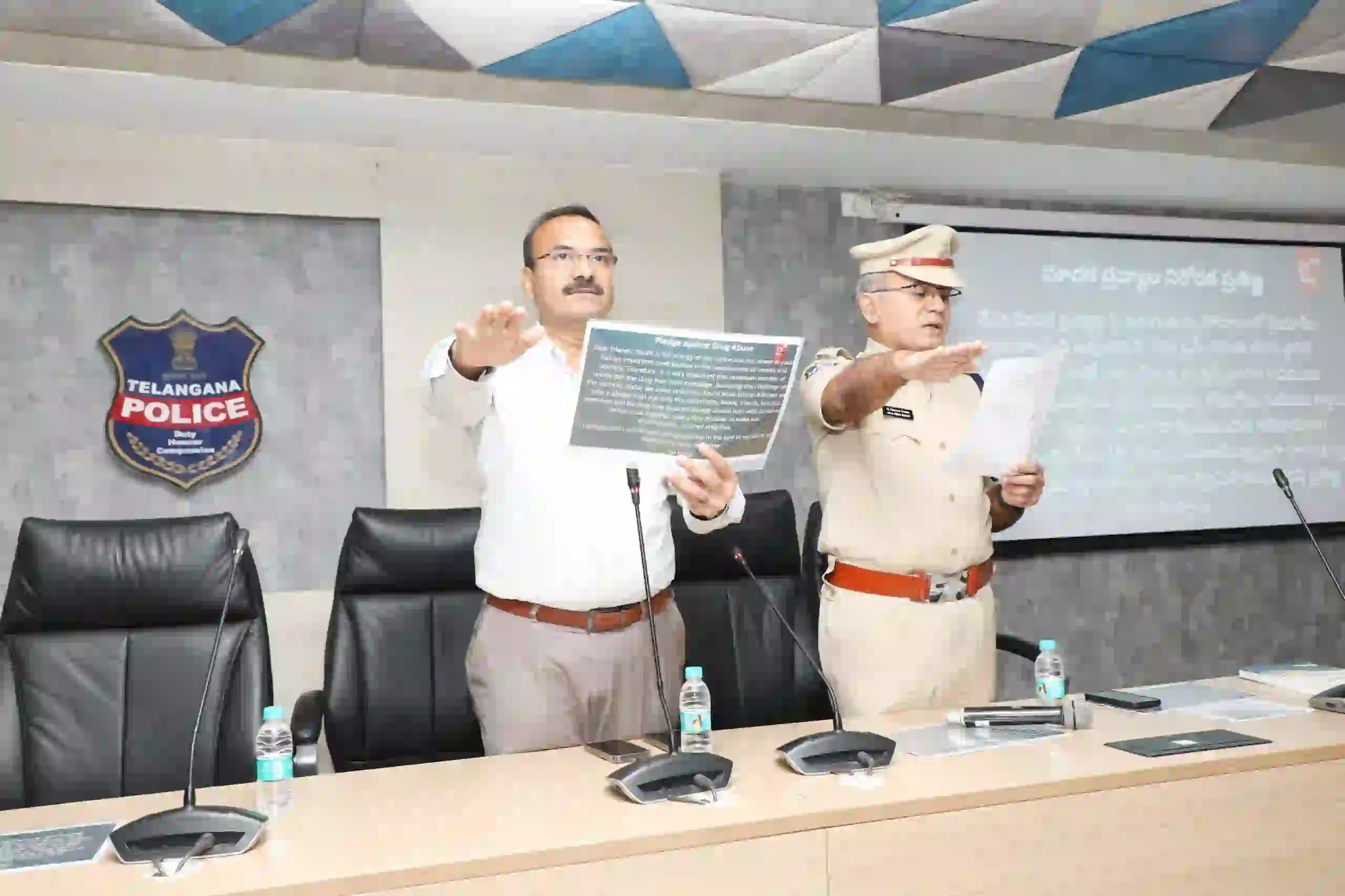 डीजीपी कार्यालय में नशे के विरुद्ध ली गई शपथ